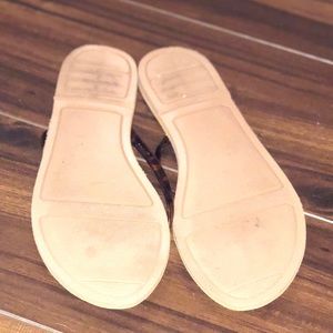 Old Navy Shoes - Old Navy flip flops. Old Navy Shoes - Old Navy flip flops.